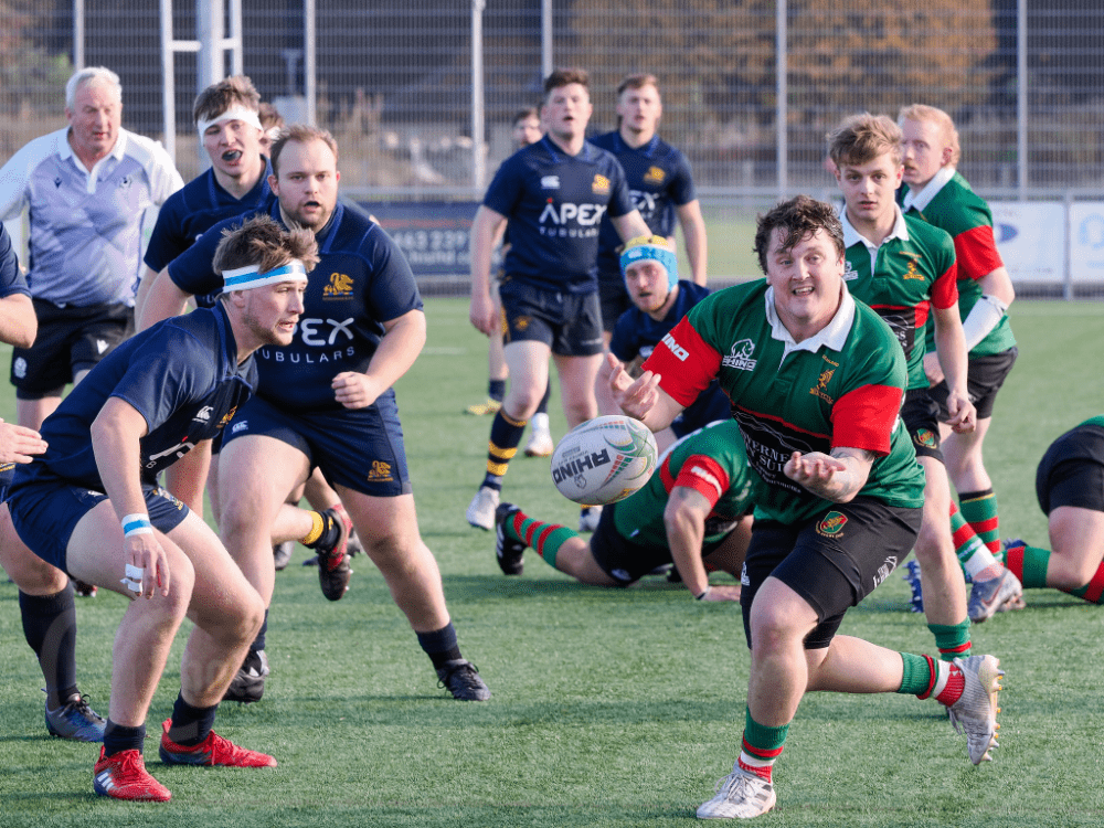 Craig Irvine ships the ball along the line, Raptors v Gordonians 2nd XV 15th Oct 22